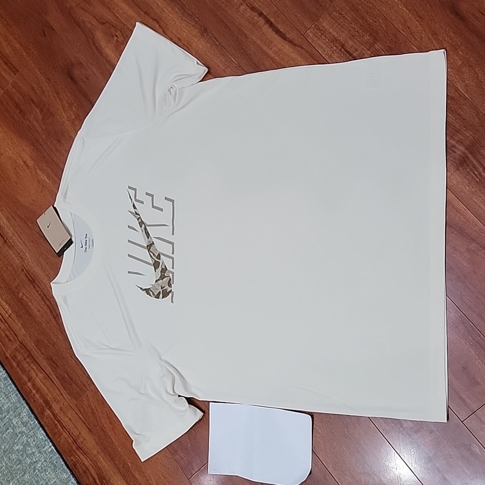 NWT Men's Nike dri-fit tee